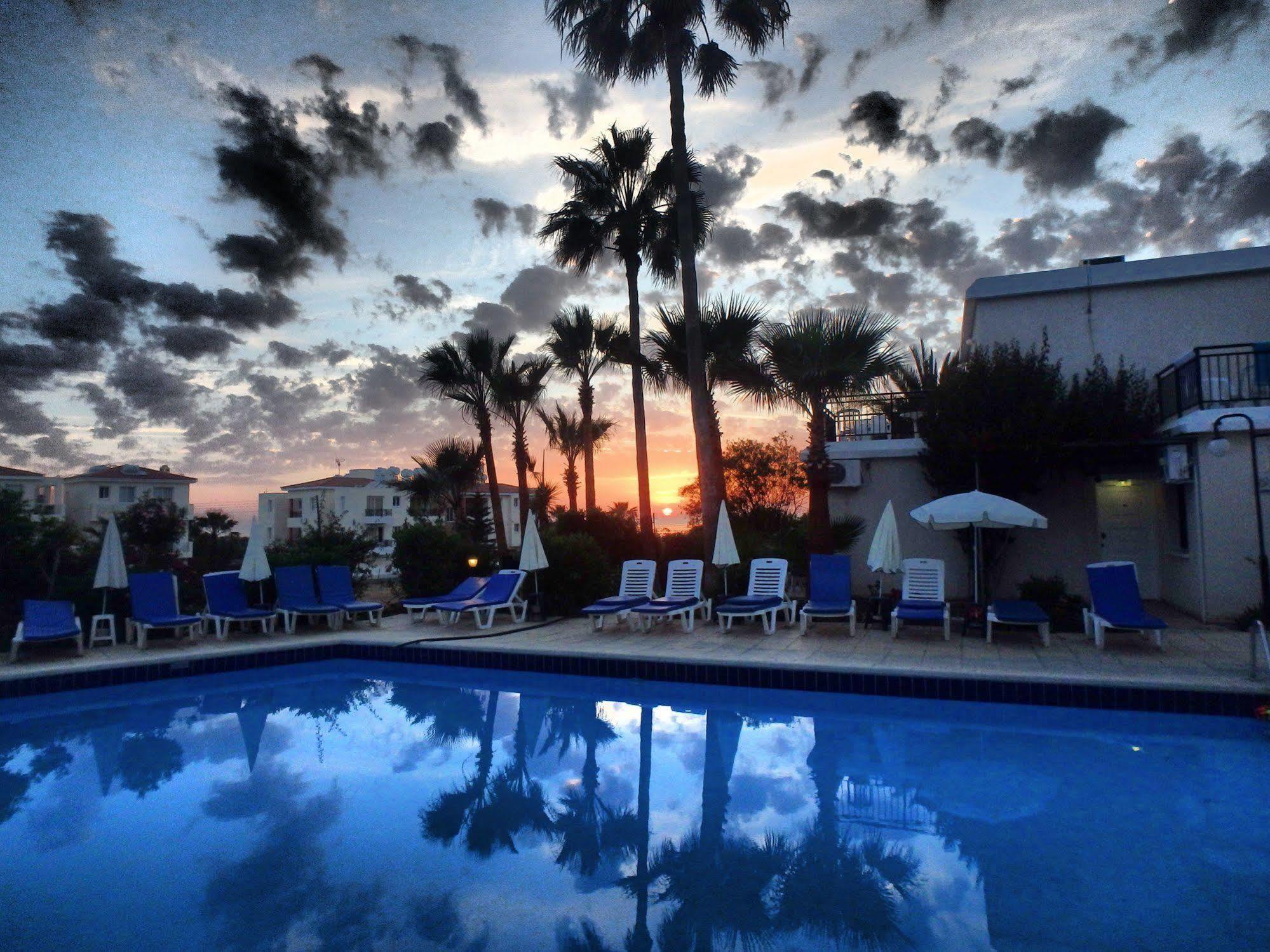 海港花园公寓式酒店 Paphos 外观 照片